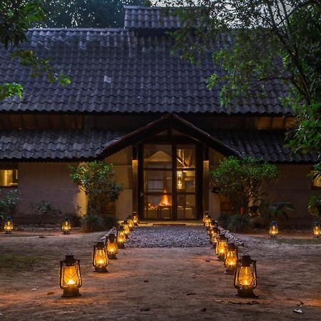 Tiger Tops Tharu Lodge Chitwan Eksteriør bilde
