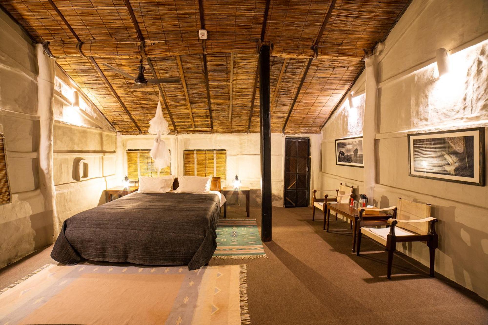 Tiger Tops Tharu Lodge Chitwan Eksteriør bilde