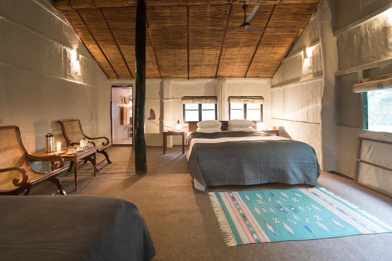 Tiger Tops Tharu Lodge Chitwan Rom bilde