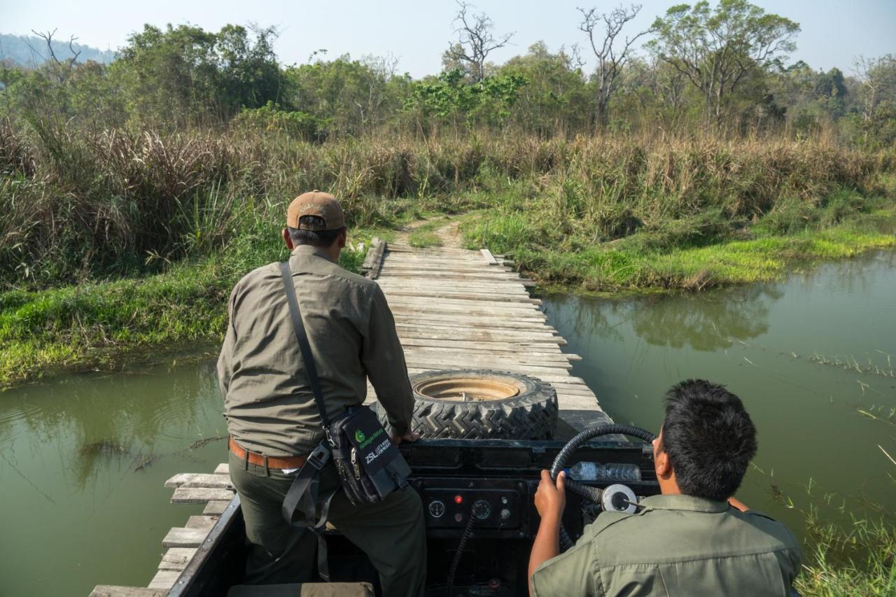 Tiger Tops Tharu Lodge Chitwan Eksteriør bilde